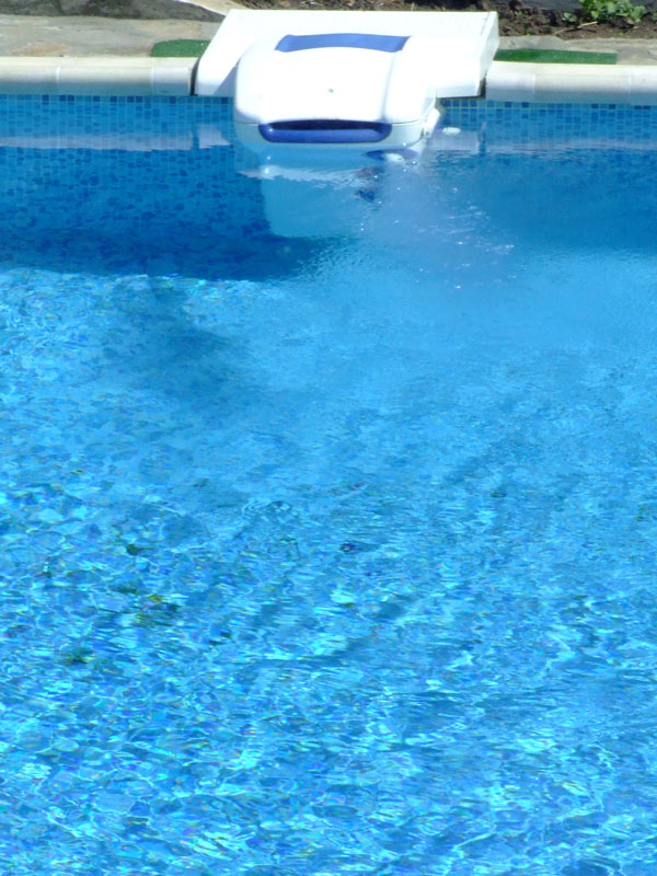 Monoblock swimming pool filtration